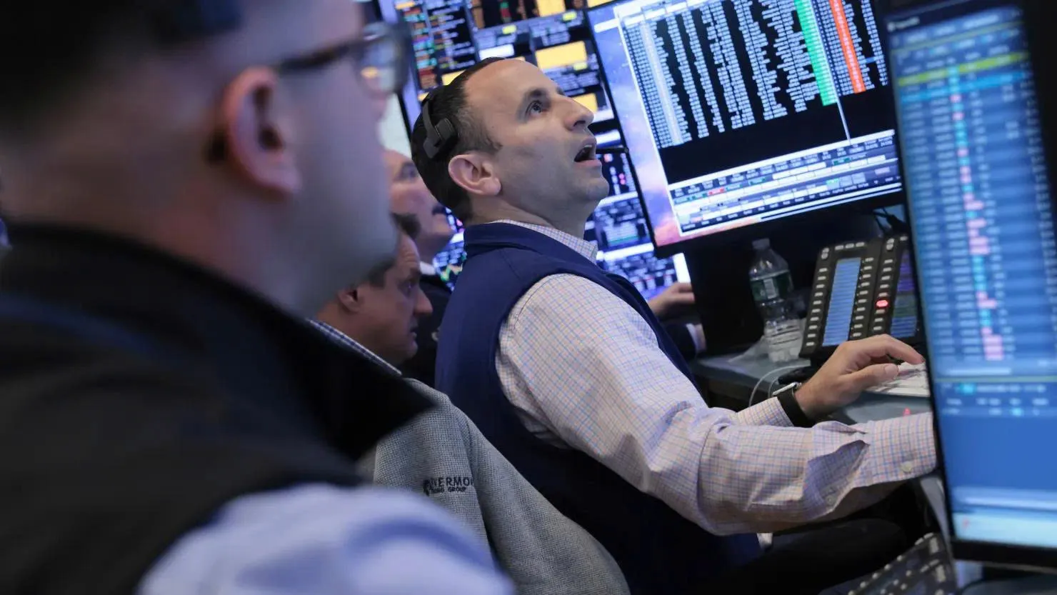 Nasdaq và S&P 500 chốt phiên trong sắc đỏ