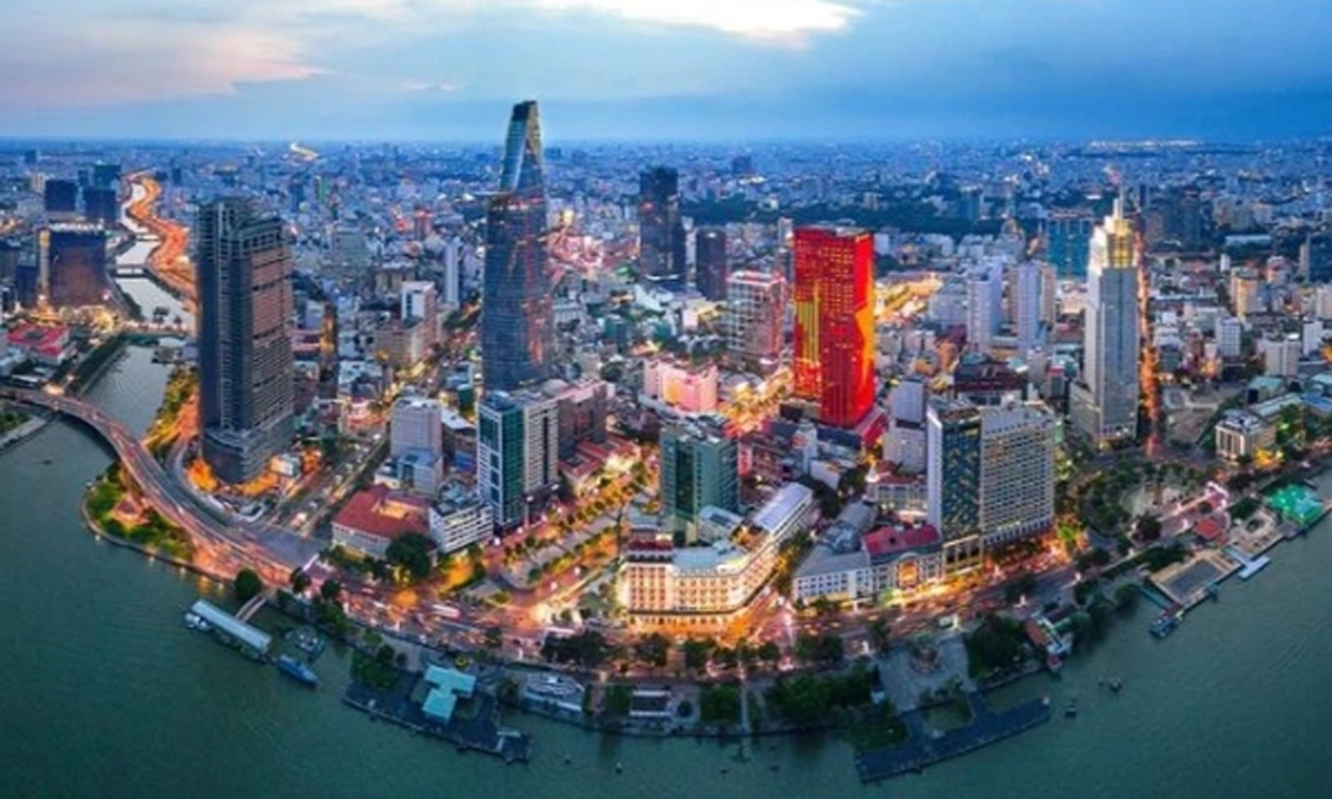 Doanh nghiệp Việt đẩy mạnh AI, đa dạng hoá chuỗi cung ứng và mở rộng sang ASEAN để tăng sức chống chịu